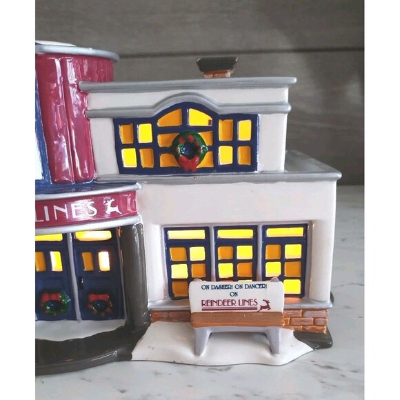 Dept 56 Original Snow Village Reindeer Bus Depot Lighted Christmas Village - Picture 4 of 12